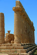 Der Hera-Tempel im Valle dei Templi: Säulen-Reihe der Nordseite mit Architrav