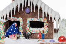 Gingerbread House / Gingerbread House With The Fairy Tale Of Hansel And Gretel