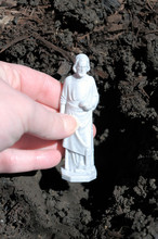Burying Saint Joseph Statue For Selling Home