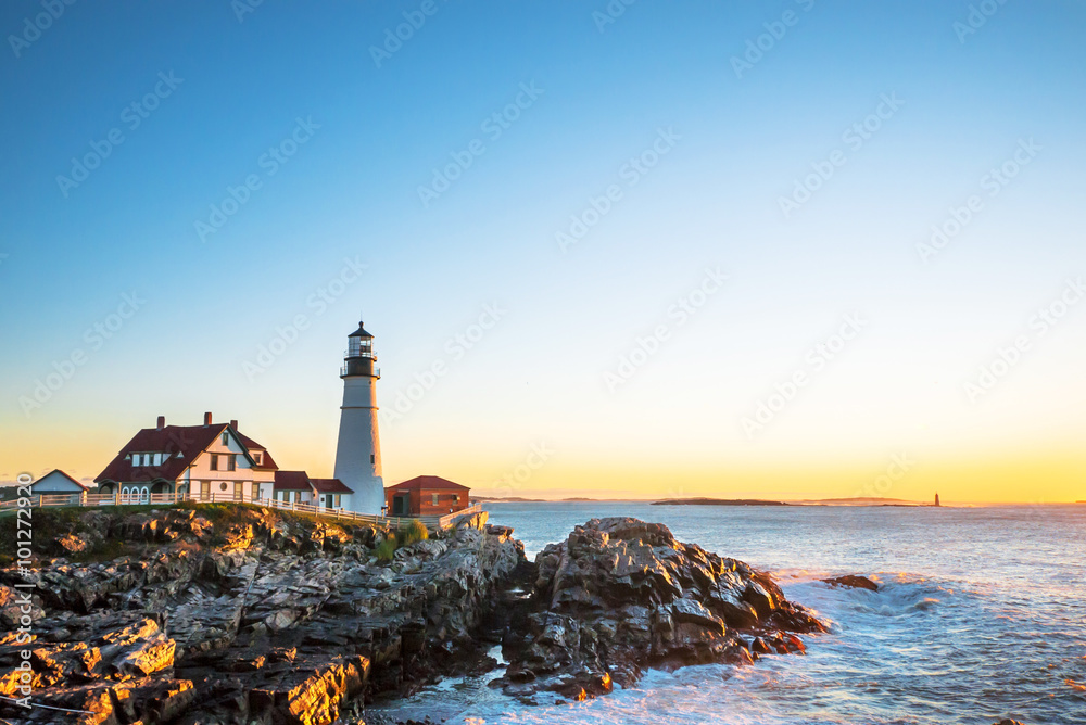 Portland Head Lighthouse at Fort Williams, Maine at sunrise over - obrazy, fototapety, plakaty 