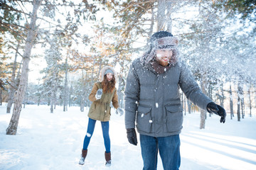 Poster - Cheerful woman playing snowballs with her boyfriend