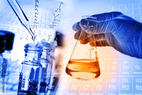 Fotografía Flask in scientist hand with lab background