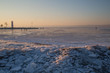 Eisschollen vor gefrorenem See