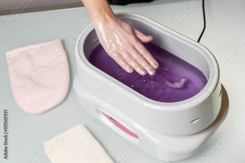 Cuadros en Lienzo Female hands in a paraffin wax bowl