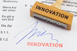 Holzstempel auf Dokument: Innovation