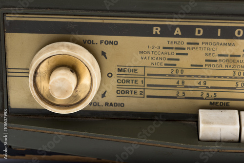 Poster ancient radio of 1940, used during the Second World War