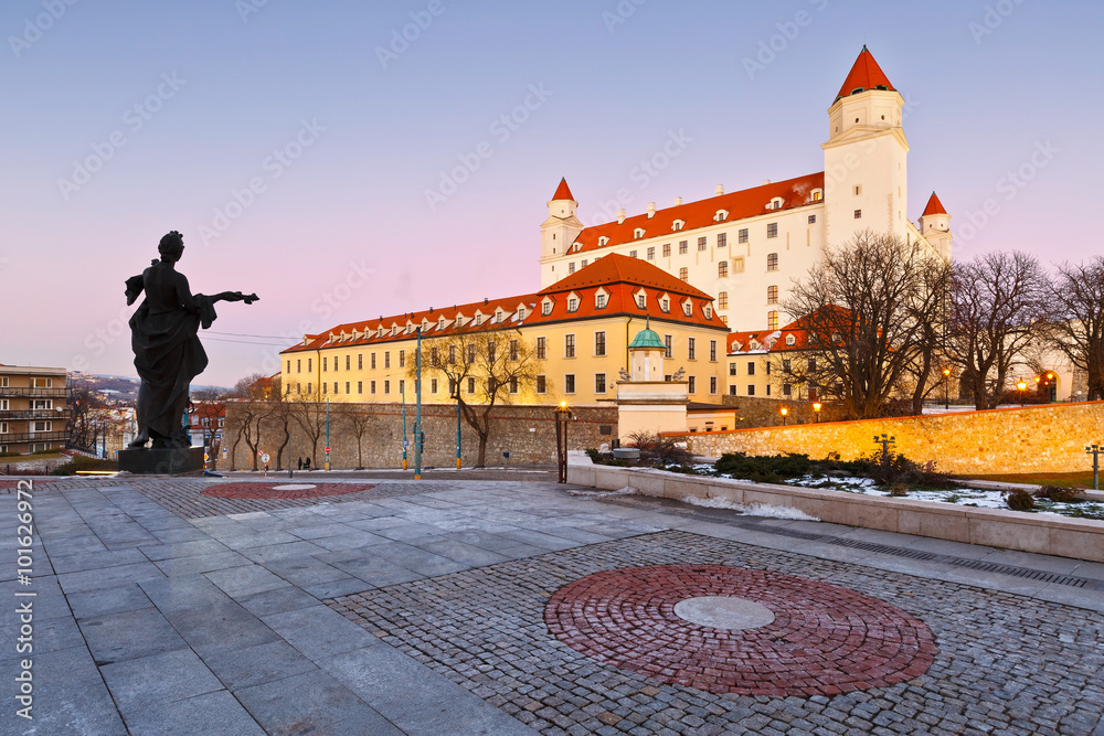 Obraz na płótnie Bratislava castle on a winter evening, Slovakia. w salonie