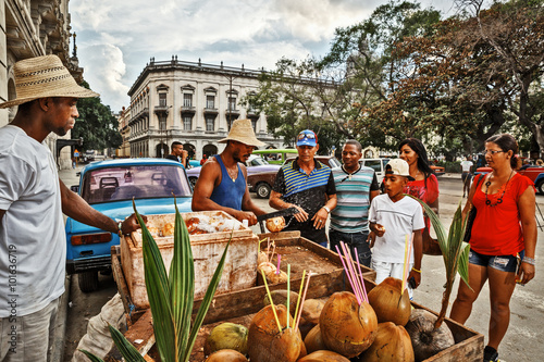 Fotomural Cuba, La Habana, Coconut Sellers near Parque Central