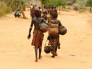 Wall Mural - Local people on the market in the village of Turmi, Ethiopia