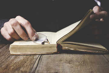 Canvas Print - man reading a book