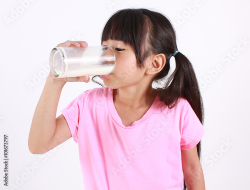 Naklejka na szybę Young girl drinking milk.