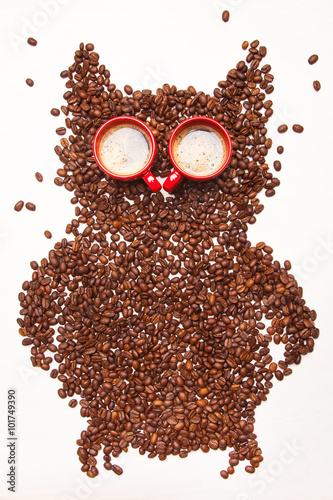 Nowoczesny obraz na płótnie Coffe owl, Coffeebeans and 2 cups of espresso arranged like an owl
