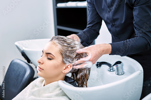 Fotografía Champú para el pelo, salón de belleza, lavado del cabello