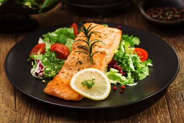 Baked salmon served with fresh vegetables.