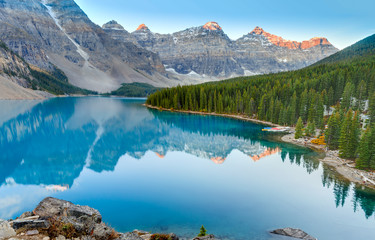 Wall Mural - Sunrise at Moraine lake