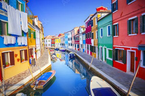 Fotografía Casas coloridas en Burano, Venecia, Italia