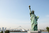 Fototapeta Nowy Jork - 自由の女神、レインボーブリッジ