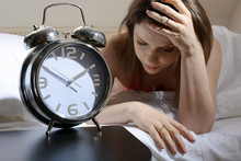 Frau Leidet An Schlaflosigkeit Und Schlafstörung Und Hat Probleme Beim Einschlafen