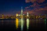 Fototapeta Londyn - Lower Manhattan, New York, USA - evening photo with dramatic sky