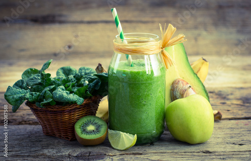 Fotografía Fresh and healthy green smoothie