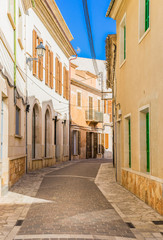 Fototapete - Alleyway of an mediterranean old town 
