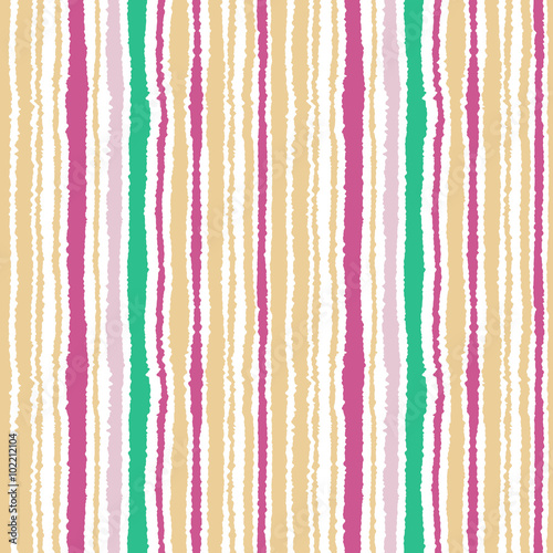 bezszwowy-pasiasty-wzor-pionowe-waskie-linie-rozdarty-papier-tekstura-shred-edge-kolor-magenta-bialy-zolty-w-kontrastowym