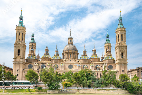 Fotomural Our Lady of the Pillar Basilica with Ebro River Zaragoza, Spain