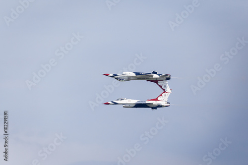Cuadros en Lienzo USAF Thunderbirds aerobatics team doing the Calypso Pass