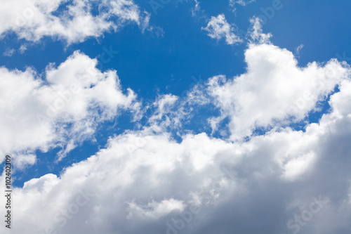 Naklejka na szybę white clouds against blue sky