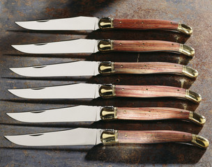 knives arranged in row