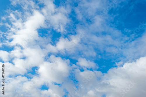 Obraz w ramie Clouds in a blue sky in winter