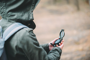 Sticker - Searching direction with a compass