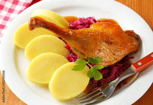 Naklejka - mata magnetyczna na lodówkę Roast duck with potato dumplings and red cabbage