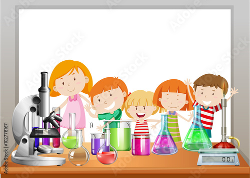 Nowoczesny obraz na płótnie Dzieci w szkolnym laboratorium