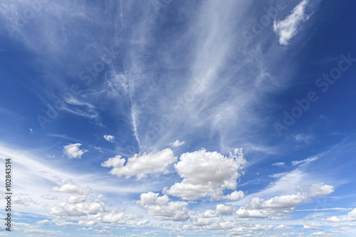 Fototapeta na wymiar Beautiful clouds on a blue sky