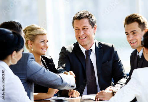 Fotografía Two businessmen handshaking after striking grand deal