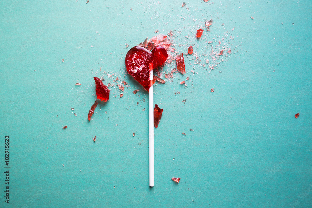 broken heart lollipop - obrazy, fototapety, plakaty 