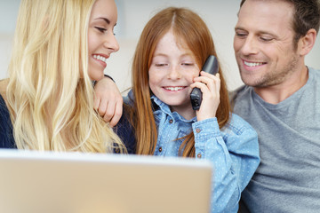 Wall Mural - familie bestellt im internet