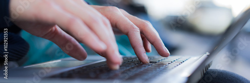Fotografía Mit Zehn fingern auf tastatur schreiben