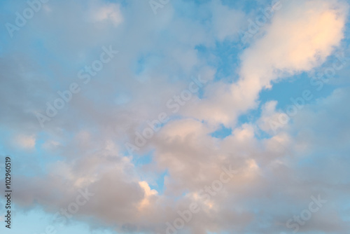 Plakat na zamówienie Clouds in a blue sky in winter