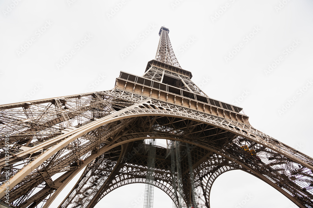 The Eiffel Tower in Paris, France - obrazy, fototapety, plakaty 