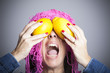 © Ricardo Ferrando - Rostro femenino con limones por ojos