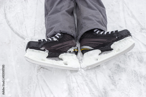 Fototapeta na szkło legs in hockey skates on ice fallen