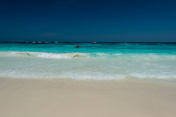 Wall Mural - Refreshing beach