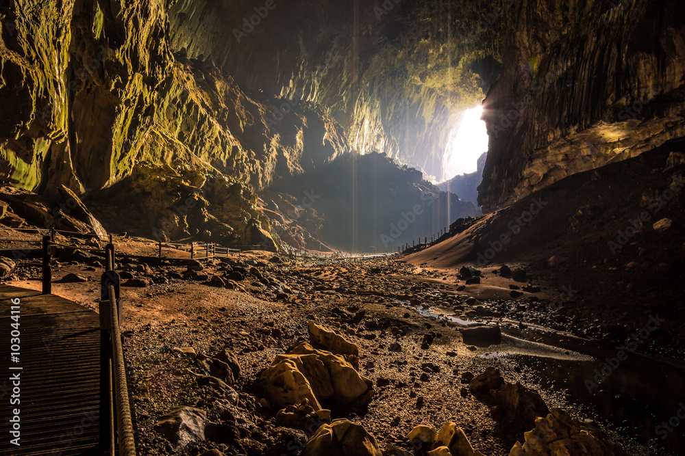 Deer Cave Höhle mit Fledermäusen in Borneo - obrazy, fototapety, plakaty 