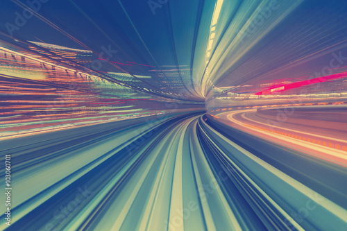 Fotografía Concepto de tecnología de alta velocidad a través de un monorraíl de Tokio