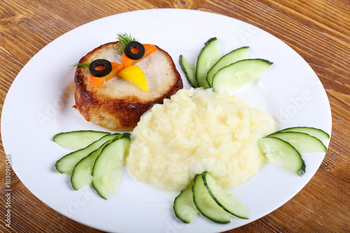 Naklejka - mata magnetyczna na lodówkę Kids style cutlet with mushed potato