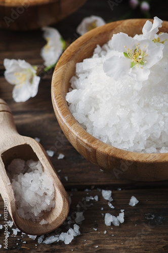 Obraz na plátně SPA treatment with salt, almond and candles