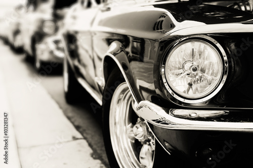 Fotomural Los coches clásicos en una fila
