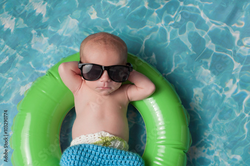 Fotografía Newborn Baby Boy Floating on an Inflatable Swim Ring